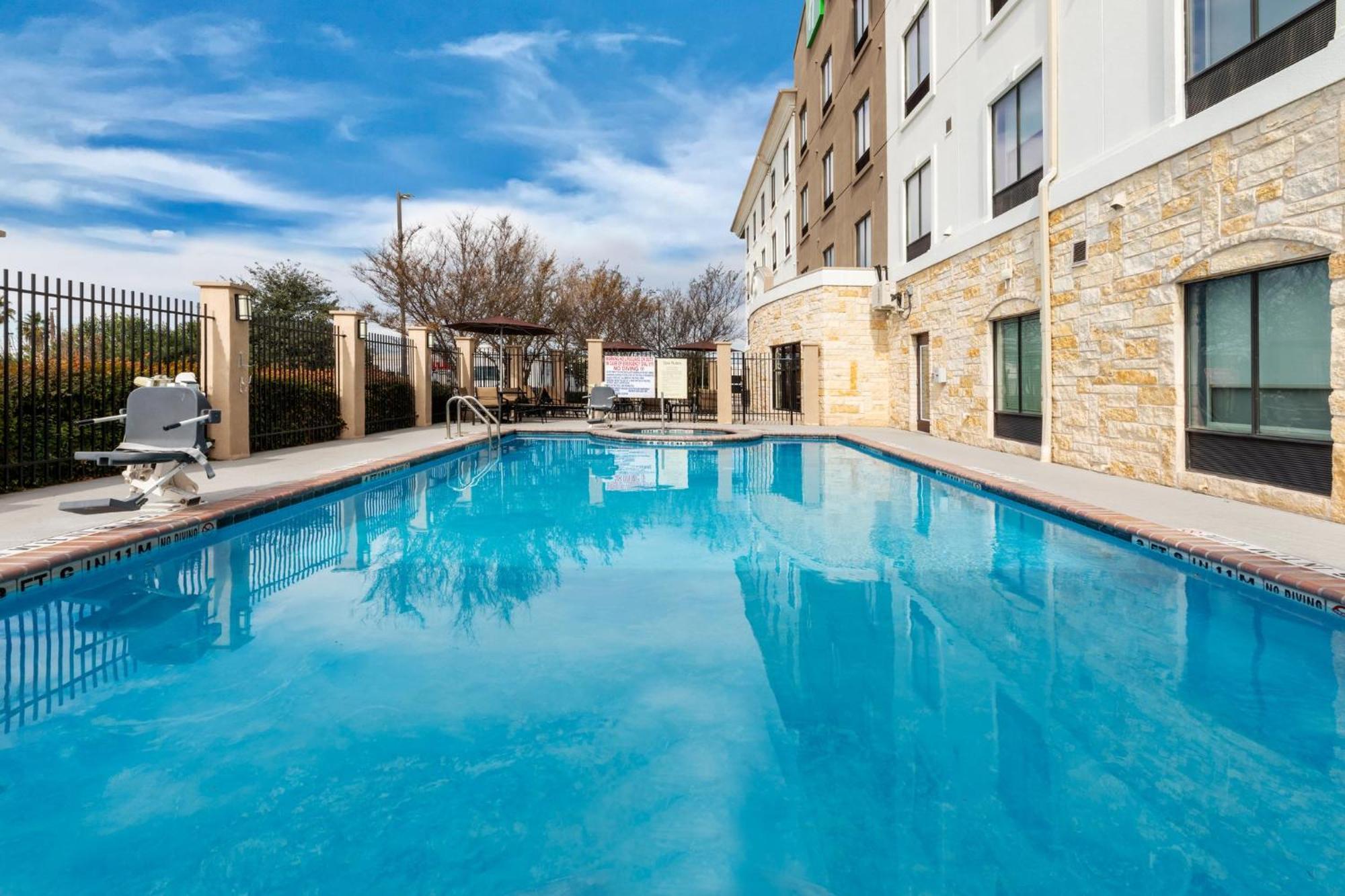 Holiday Inn Express & Suites Del Rio By Ihg Zewnętrze zdjęcie